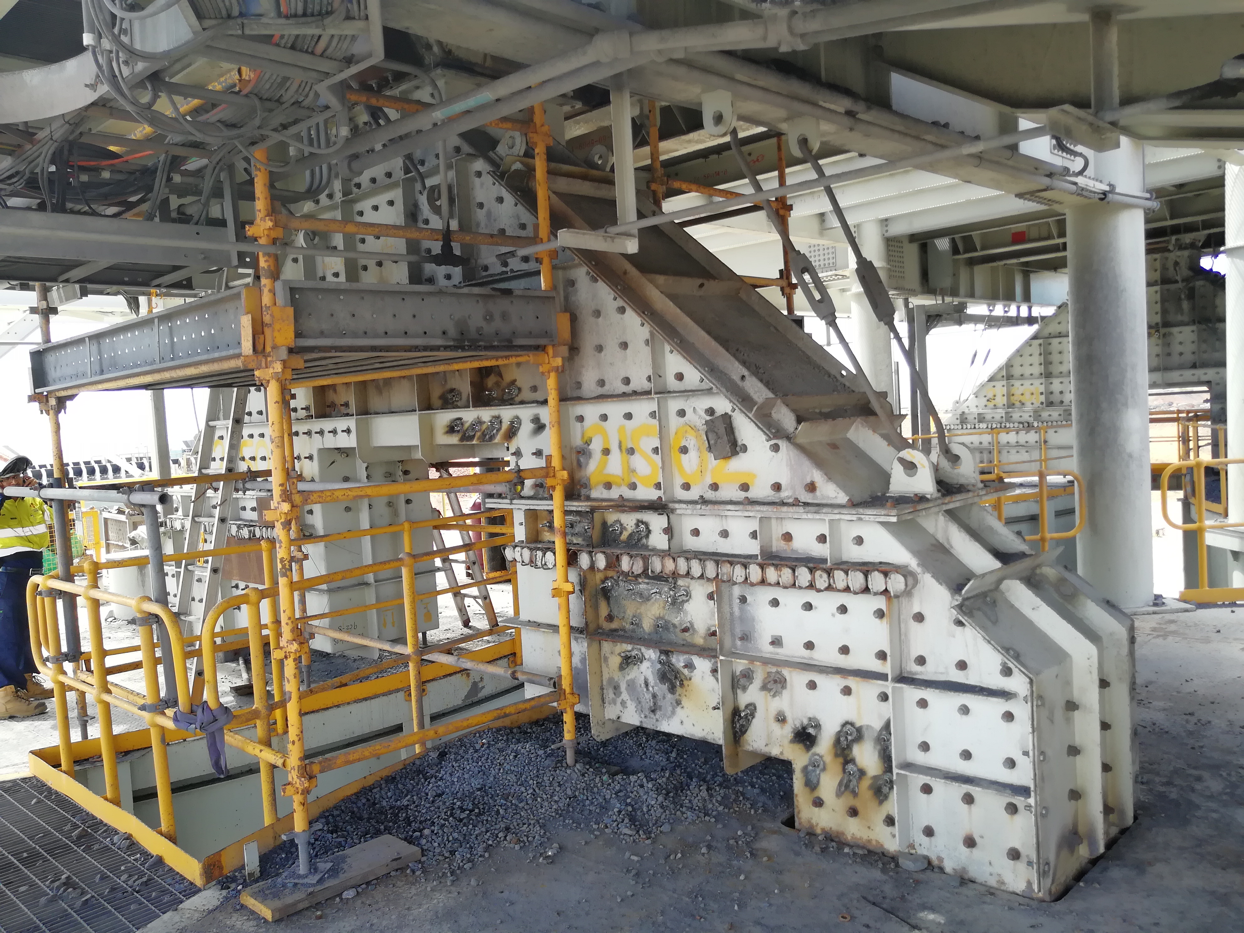 顽石仓上分料斗(裤衩)改造项目